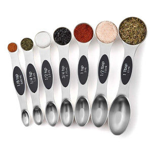 7 different sized measuring spoons