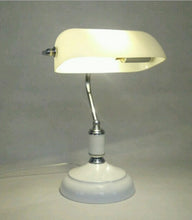 Load image into Gallery viewer, Bond Street - Traditional Antique Green Bankers Table  Office Desk Lamp Lounge Light  110V 220V 230V
