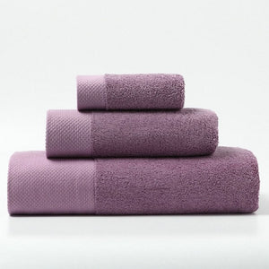 set of 3 luxury towels in different sizes in lilac colour