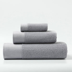 set of 3 luxury towels in different sizes in grey colour