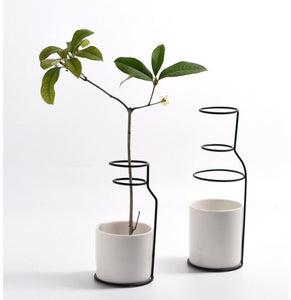 2 spiral vases with ceramic base white pots 